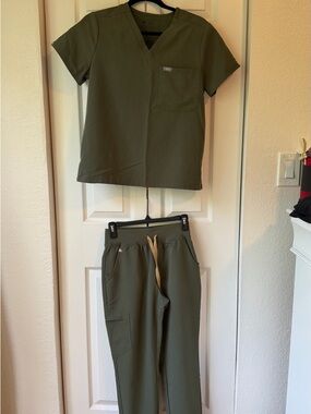 Figs Olive Green V-Neck Scrub Top and Drawstring Pants
